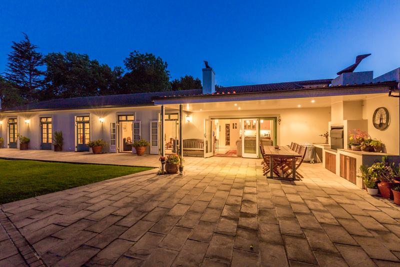 To Let 4 Bedroom Property for Rent in Constantia Western Cape